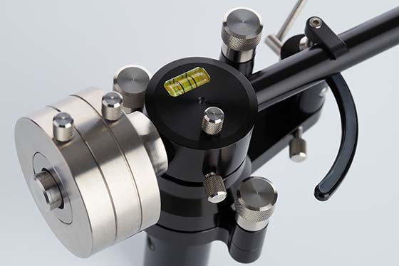 Tonearm 12JT Detailed view of the tonearm base with VTA Analog Manufaktur Germany
