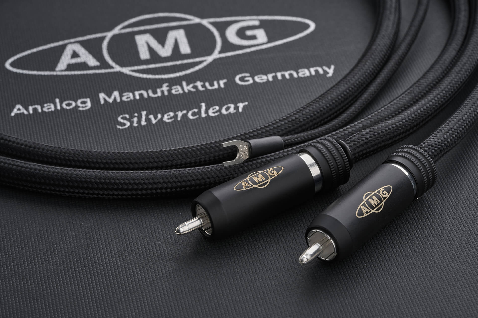 AMG Silverclear Tonearm Cable close up on RCA plug